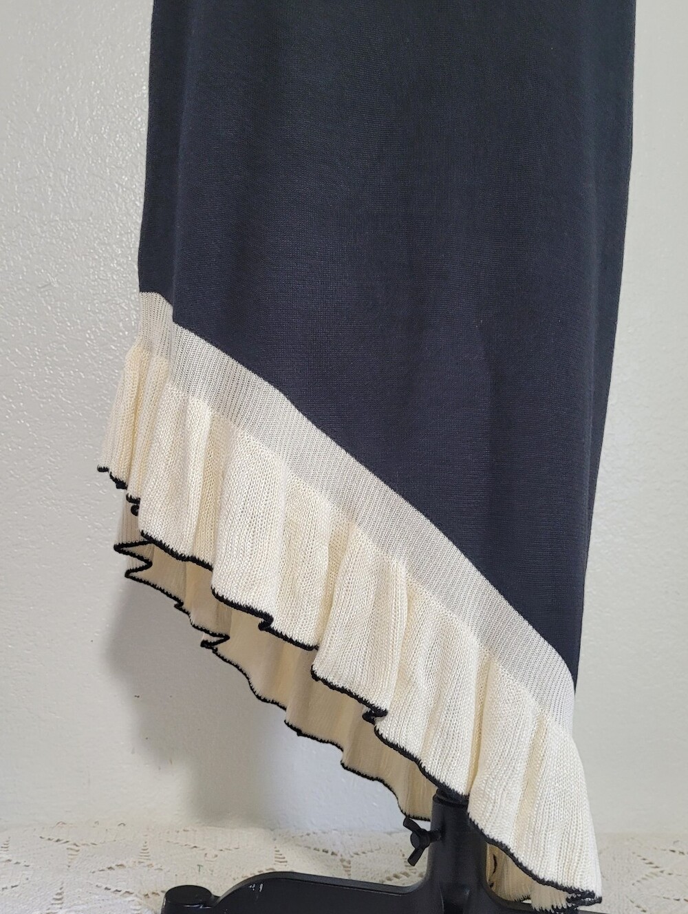 NWT CUPSHE Live Life On The Beach Black & Cream Asymmetric Ruffle Midi Dress Lg - Picture 6 of 11